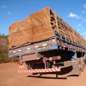 Alter Tarp auf LKW Tarp Plane auf einem LKW